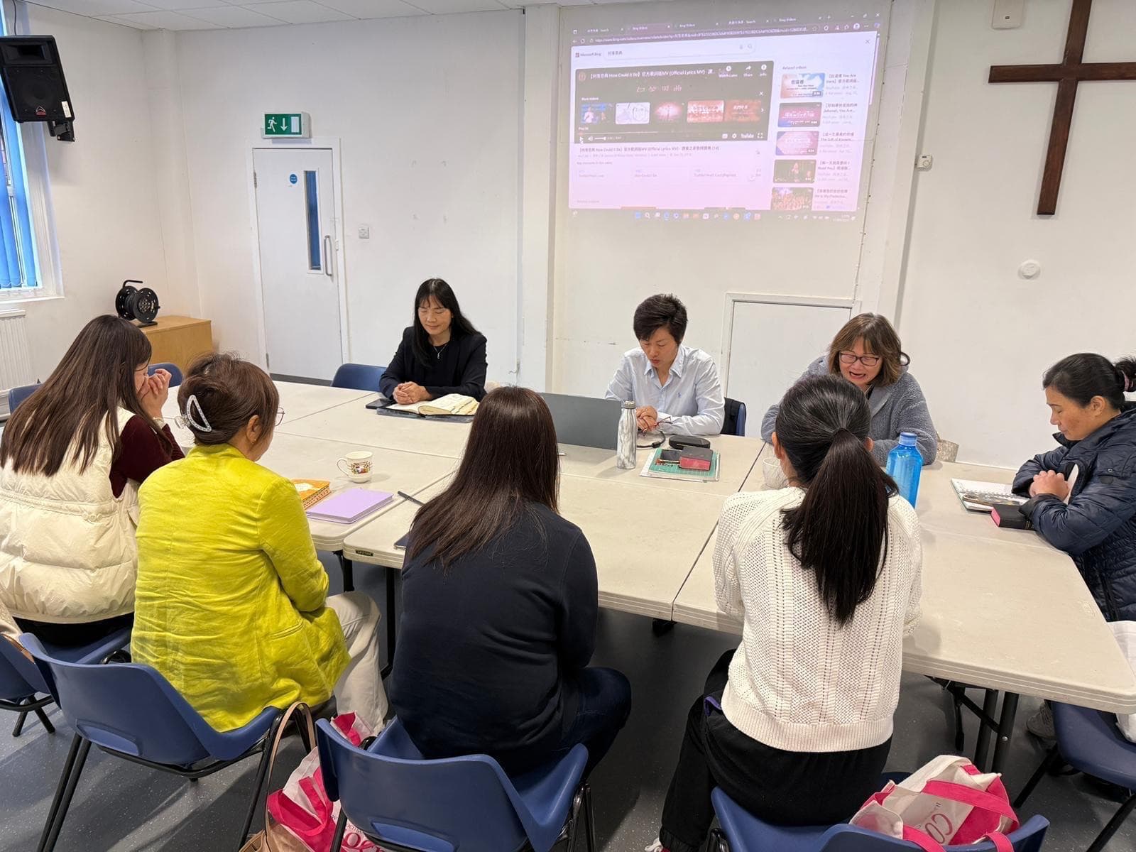 在教會的國語組帶查經